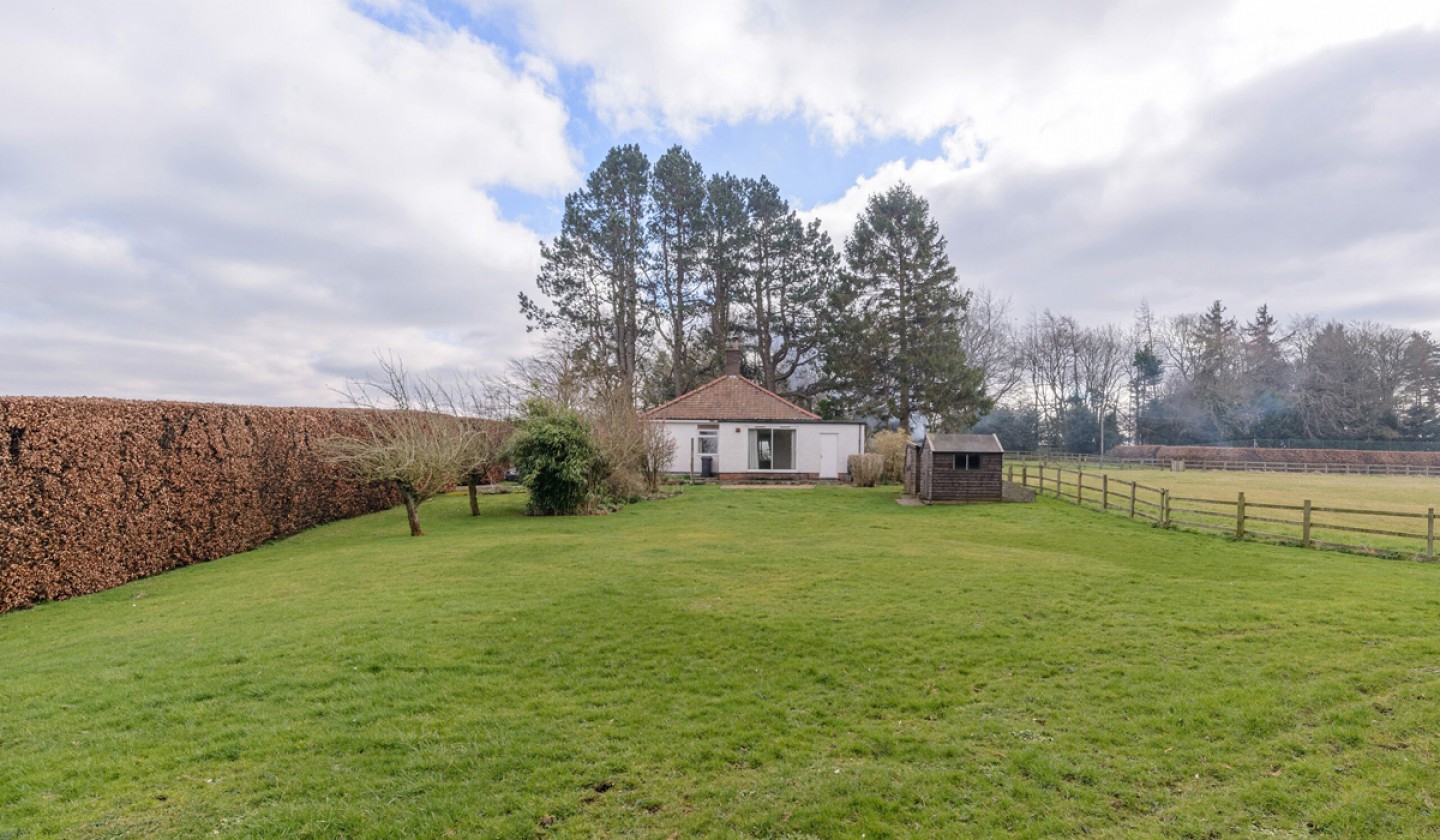 garden with additional cottage 